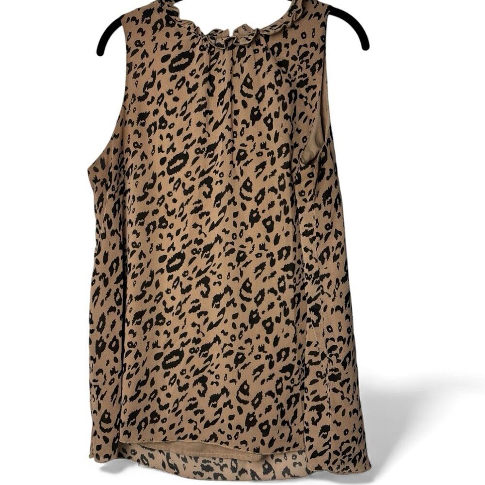 Chic Leopard Print Sleeveless Blouse Large